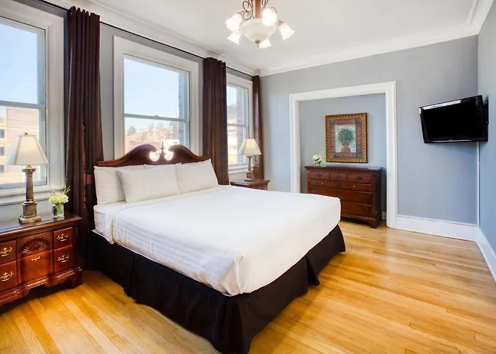 Marqueen Hotel